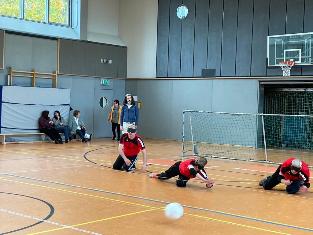 Spielszene vom Goalball-Spieltag der zweiten Bundesliga in Augsburg im November 2025