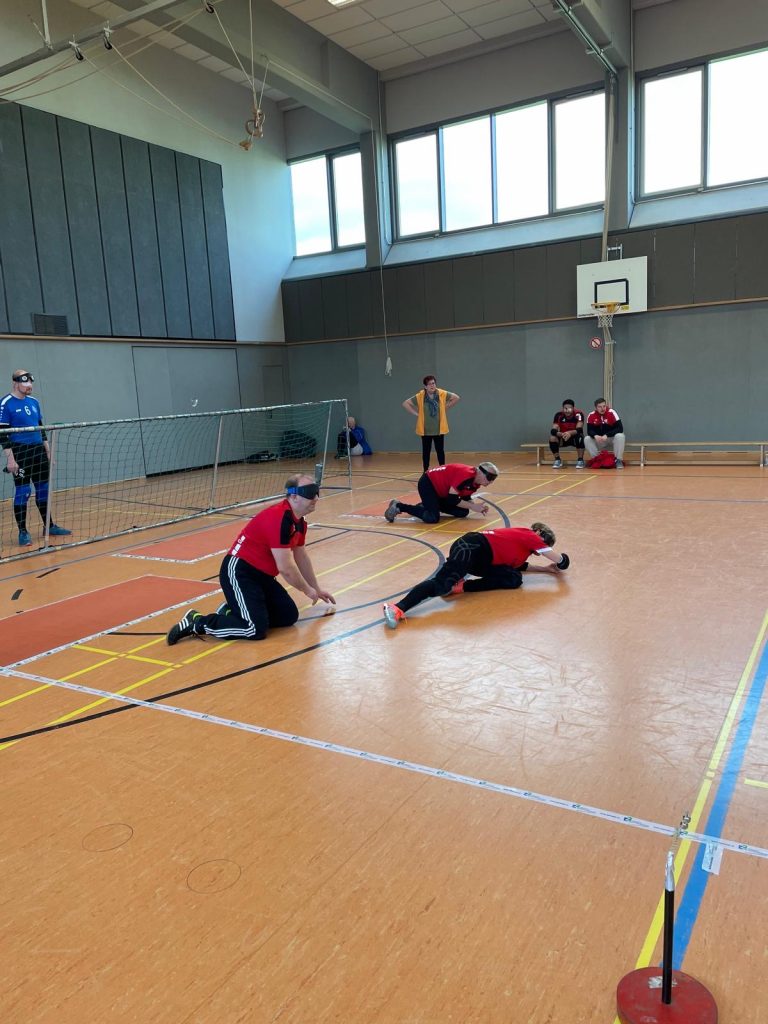 Spielszene vom Goalball-Spieltag der zweiten Bundesliga in Augsburg im November 2025